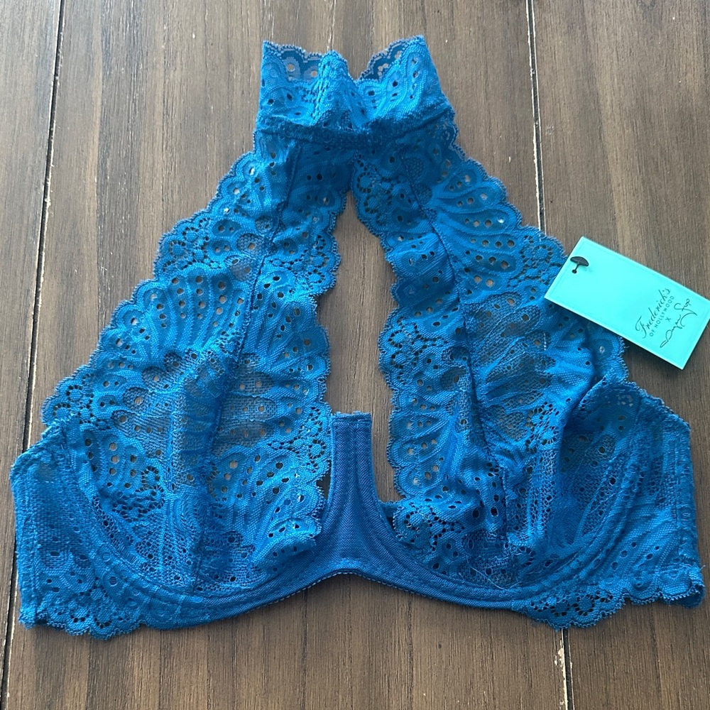 New Frederick’s of Hollywood bra 36B*